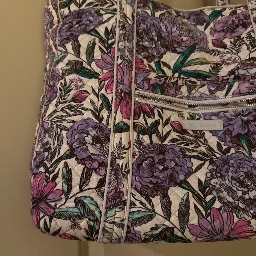 Vera Bradley Tote Lavender
Meadow This Is a large Tote